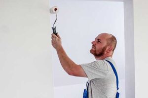 5 bonnes raisons d’appeler un artisan-peintre pour rénover son logement intérieur